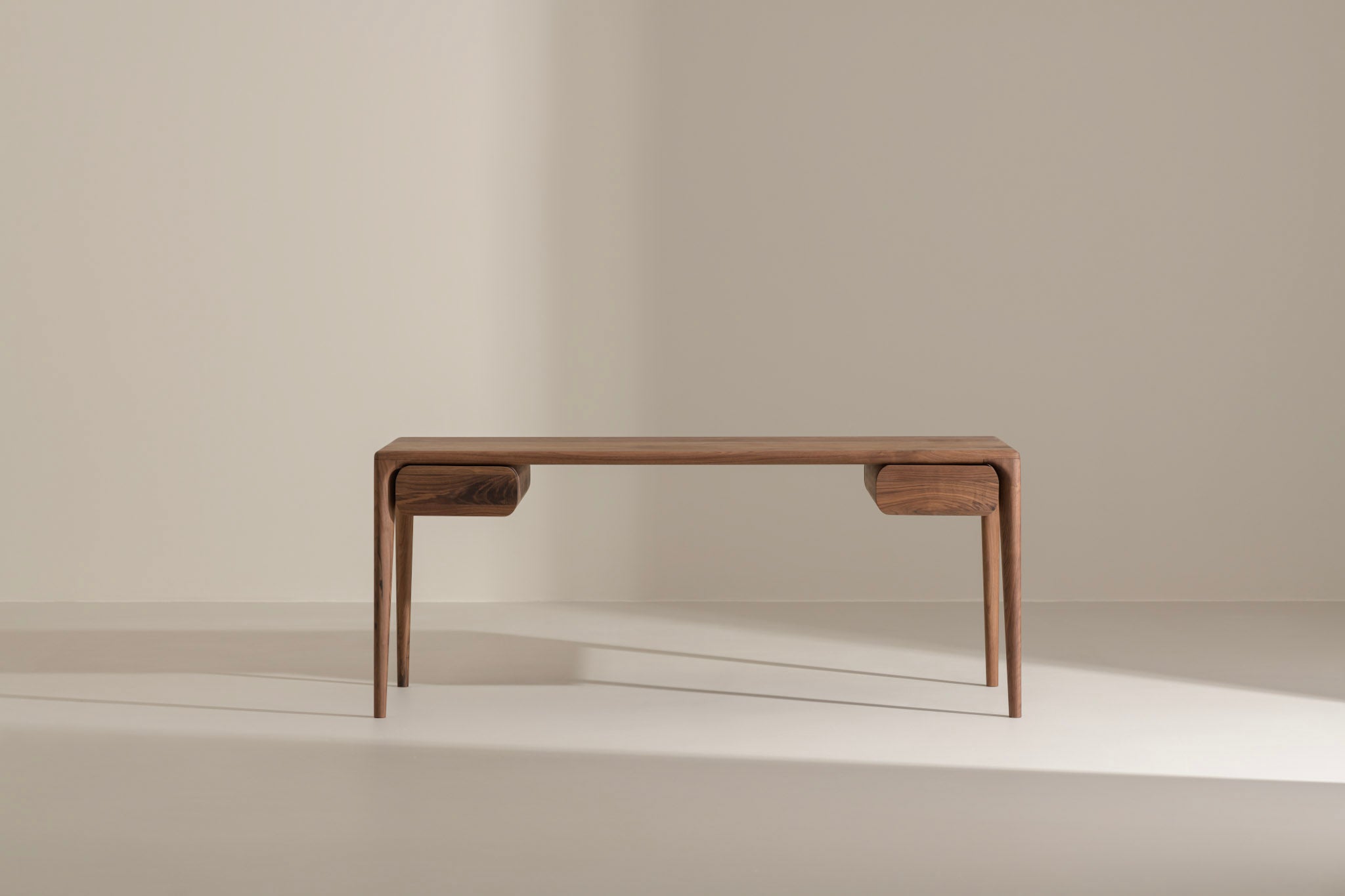 LUNA Desk image 1