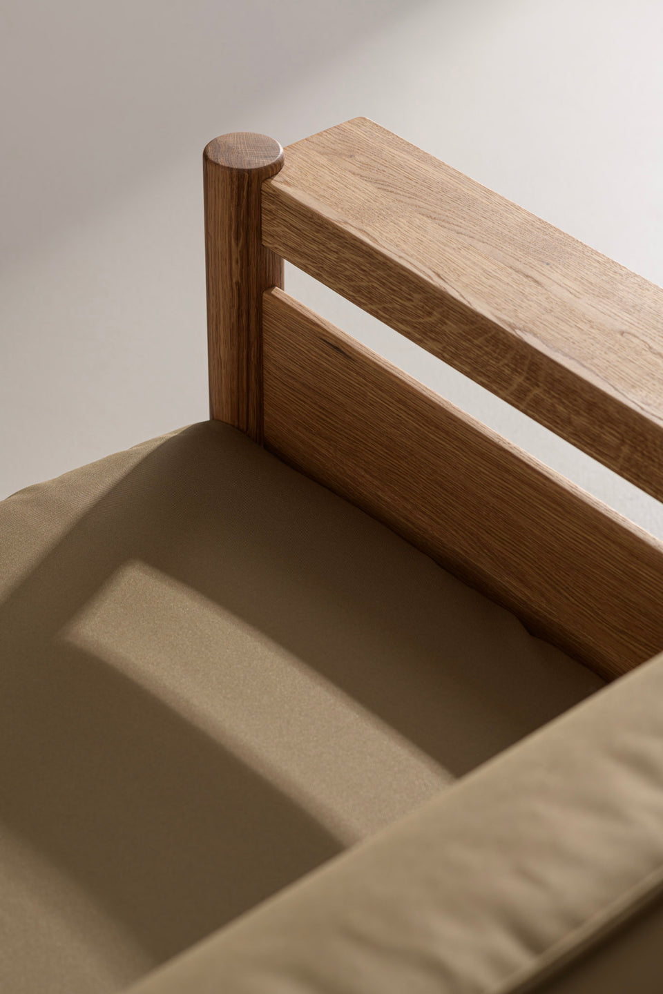 Diepe, achterovergeleunde zitpositie