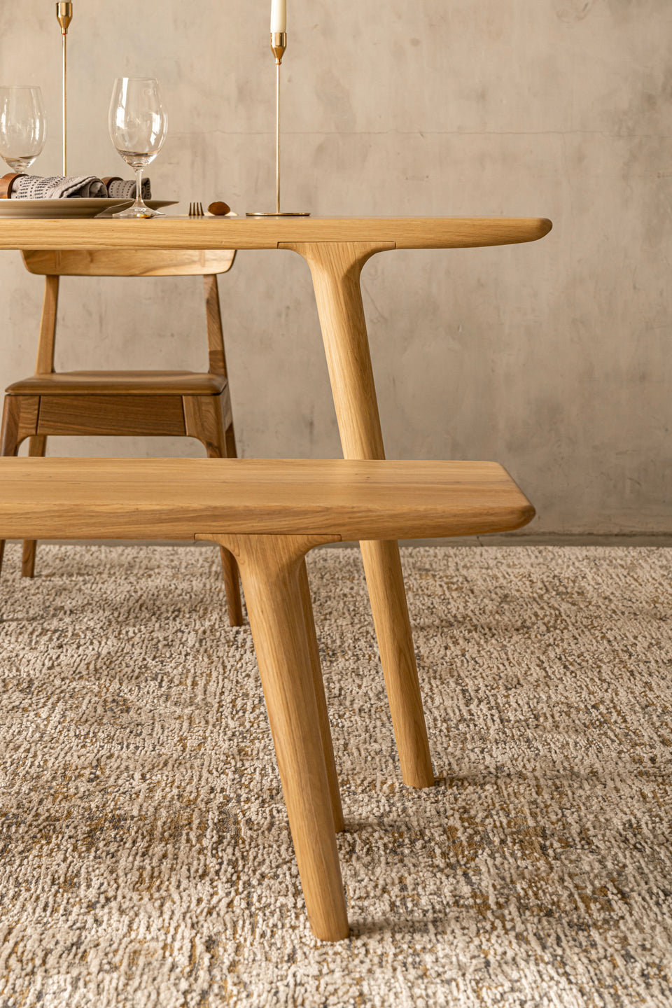 Massive Massivholzkonstruktion für dauerhafte Stabilität.