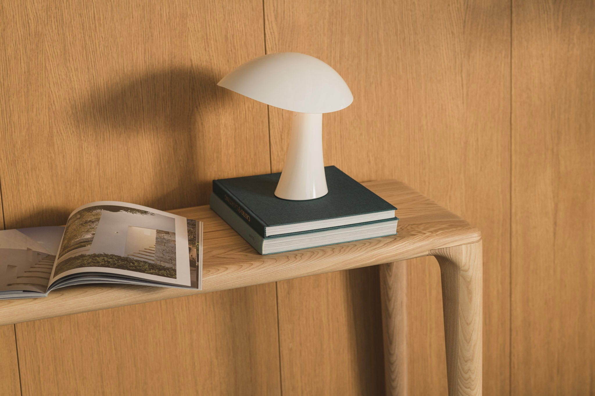 LÜNA Table Console 