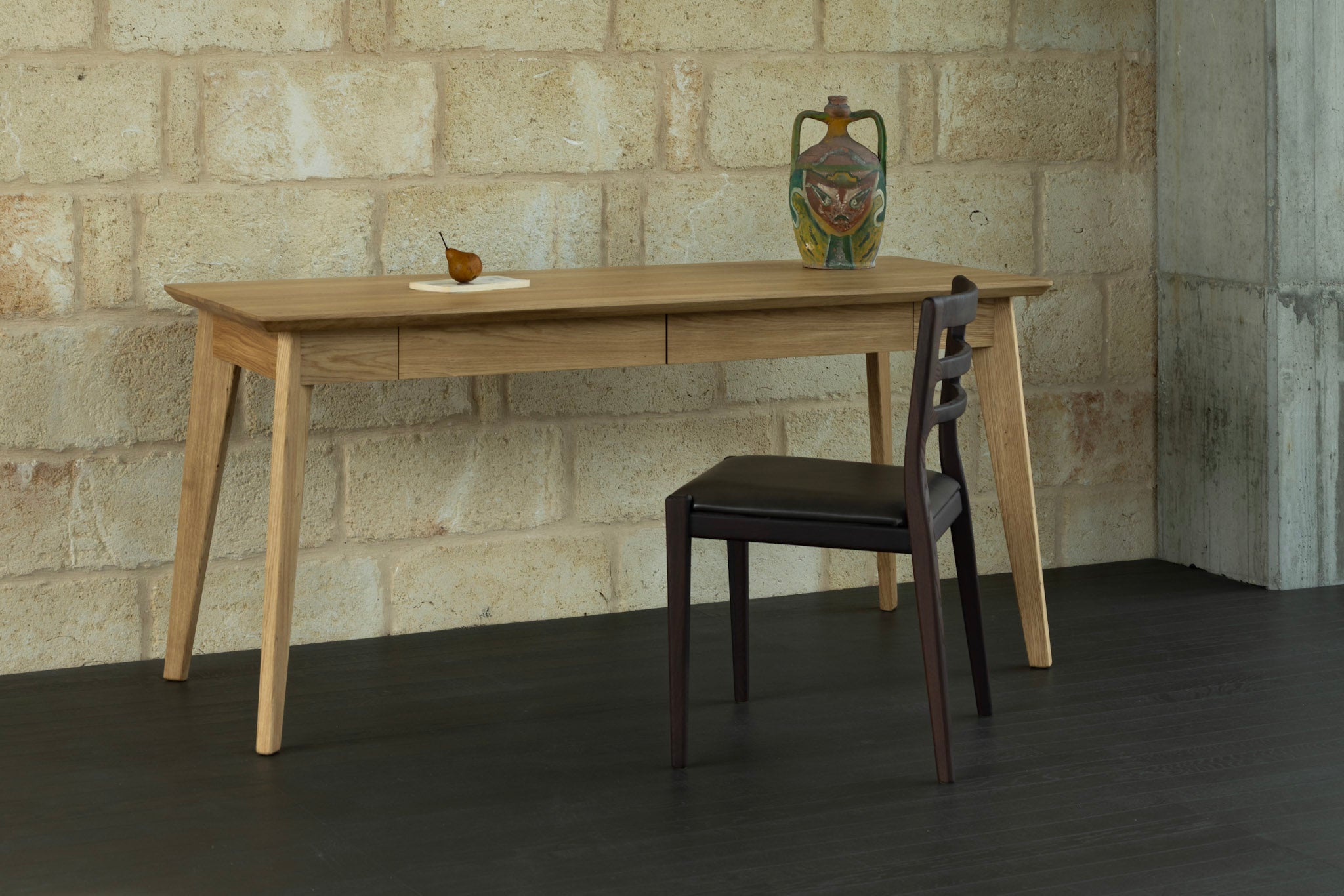AMBER | Desk image 10