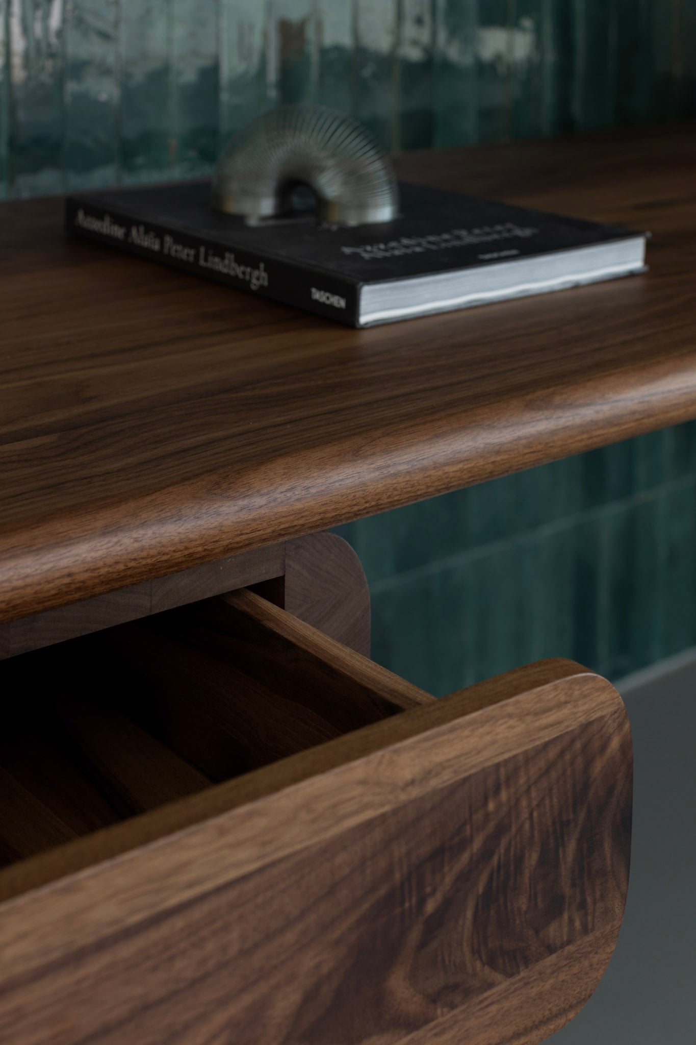 LUNA Desk image 11