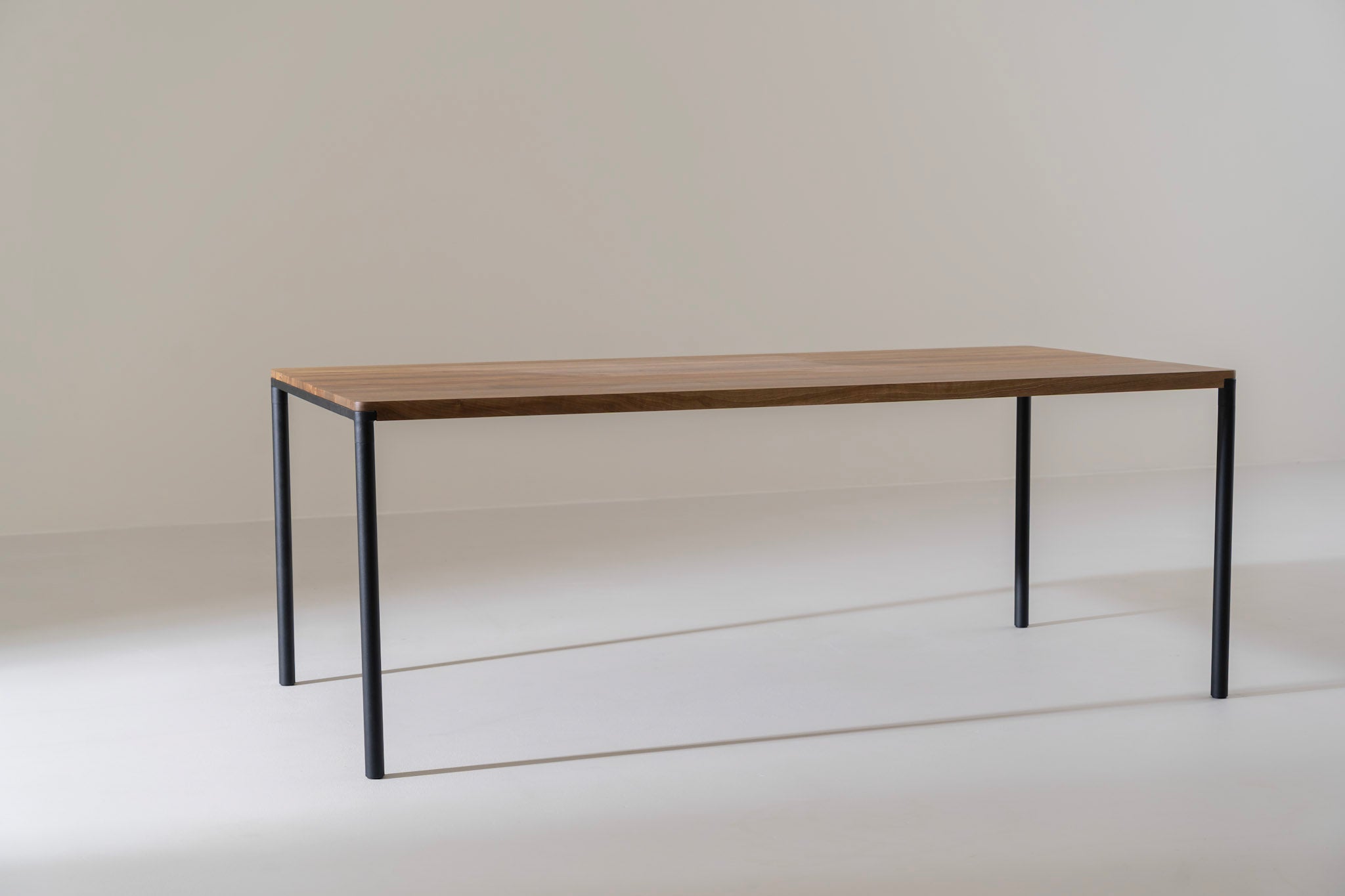 FRANKIE | Walnoothouten eettafel