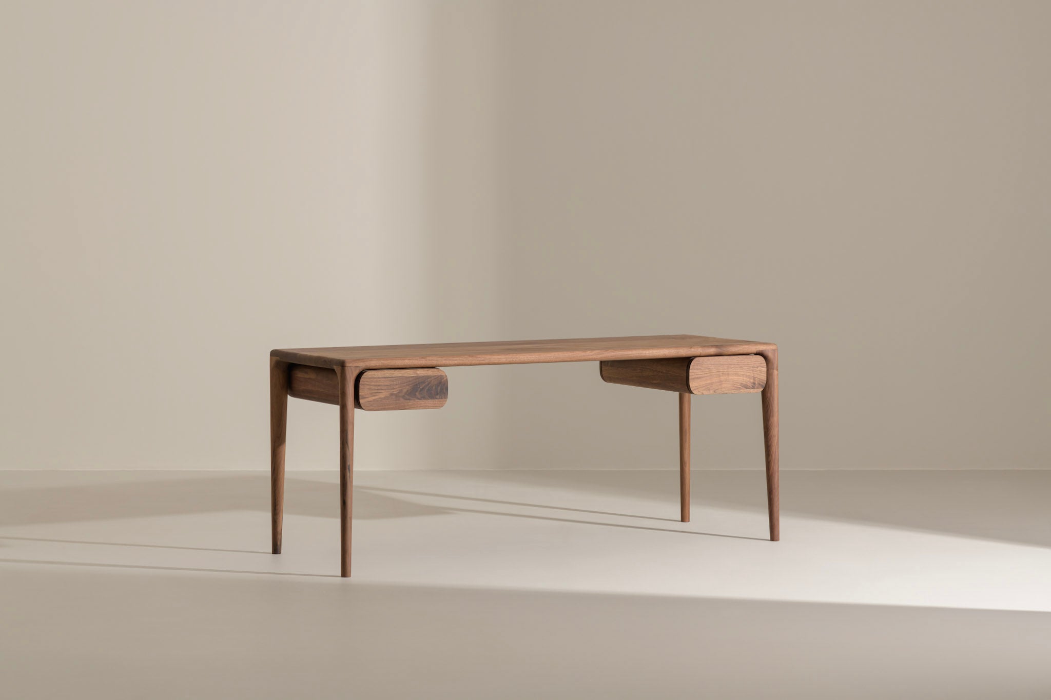 LUNA Desk image 2