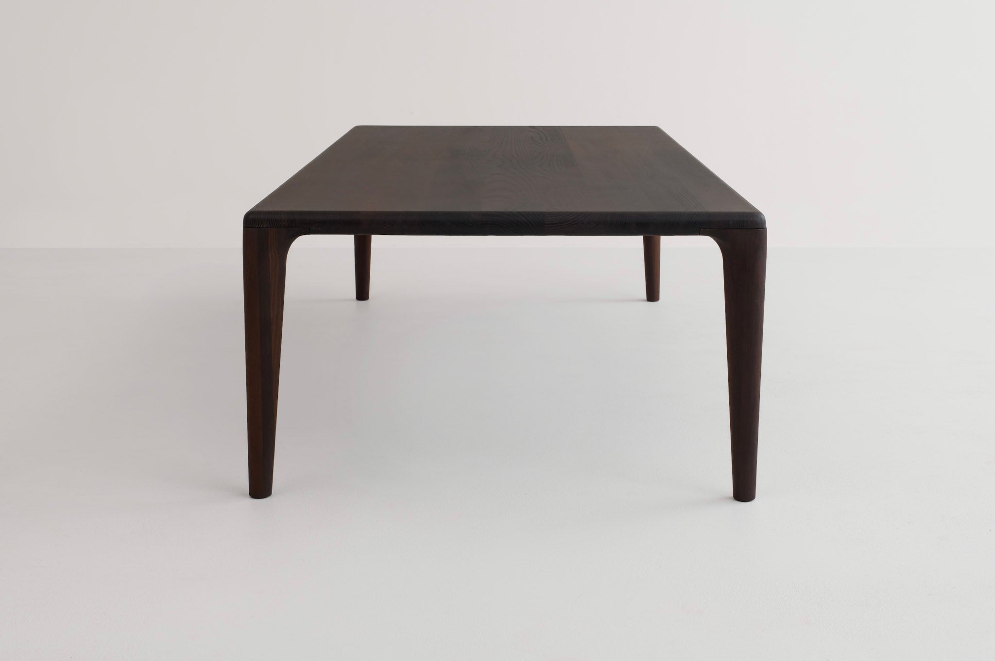 LÜNA | Table basse en frêne fumé