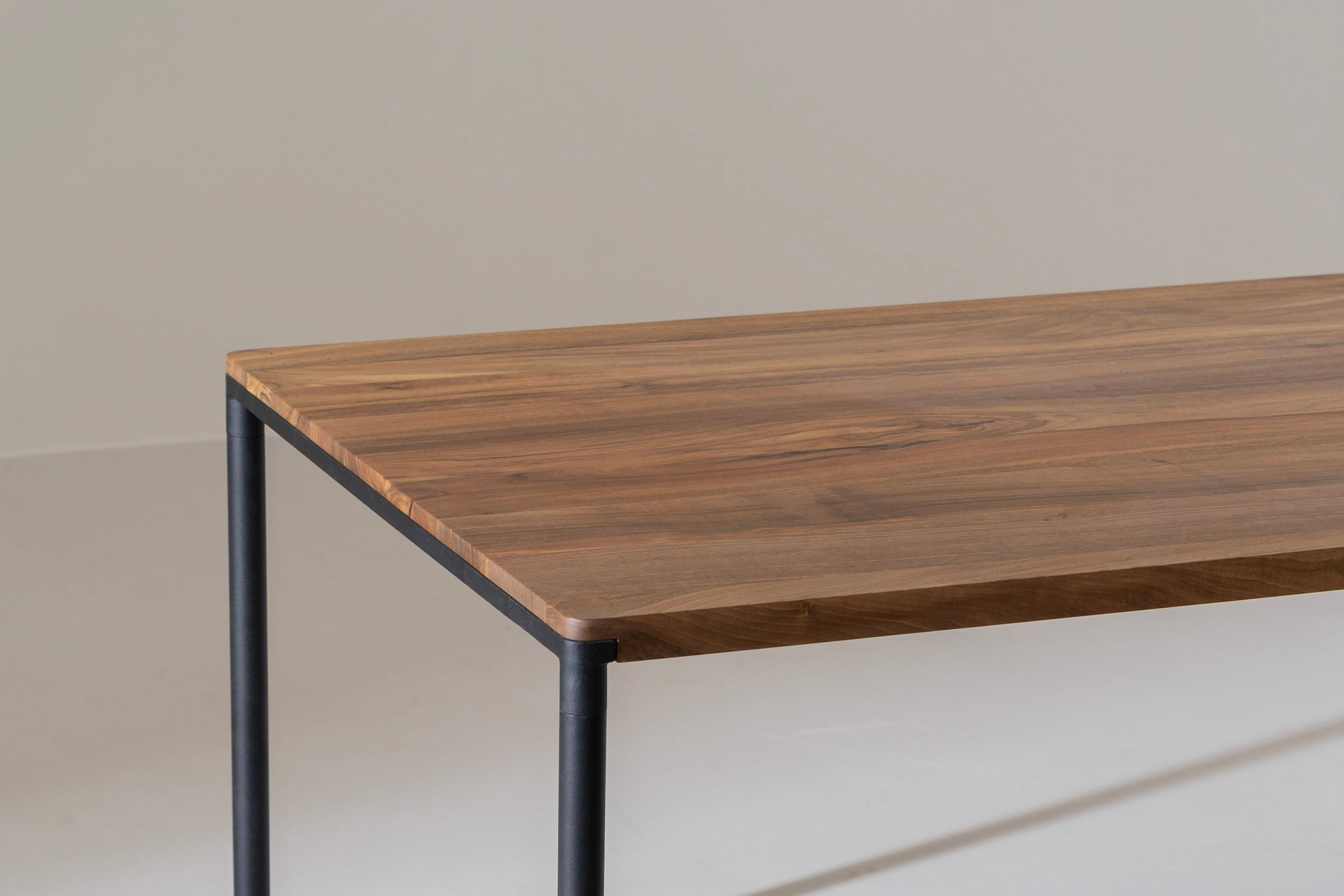 FRANKIE | Walnoothouten eettafel