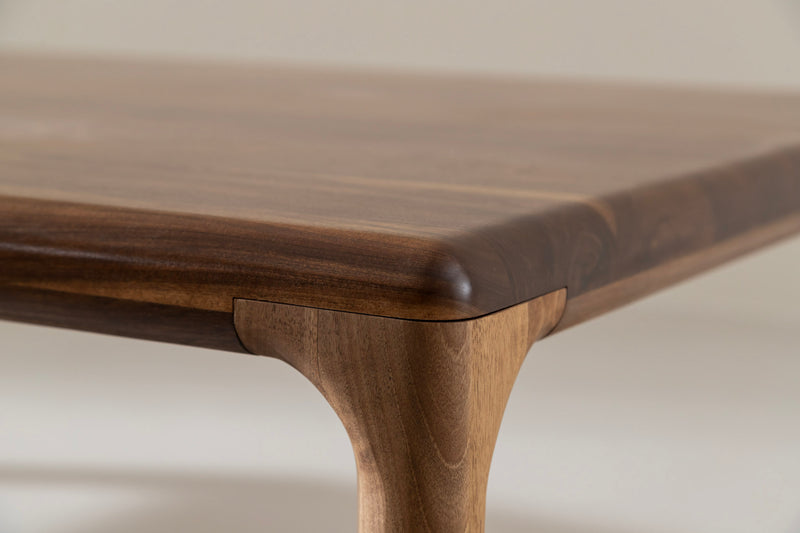 LÜNA S Dining Table
