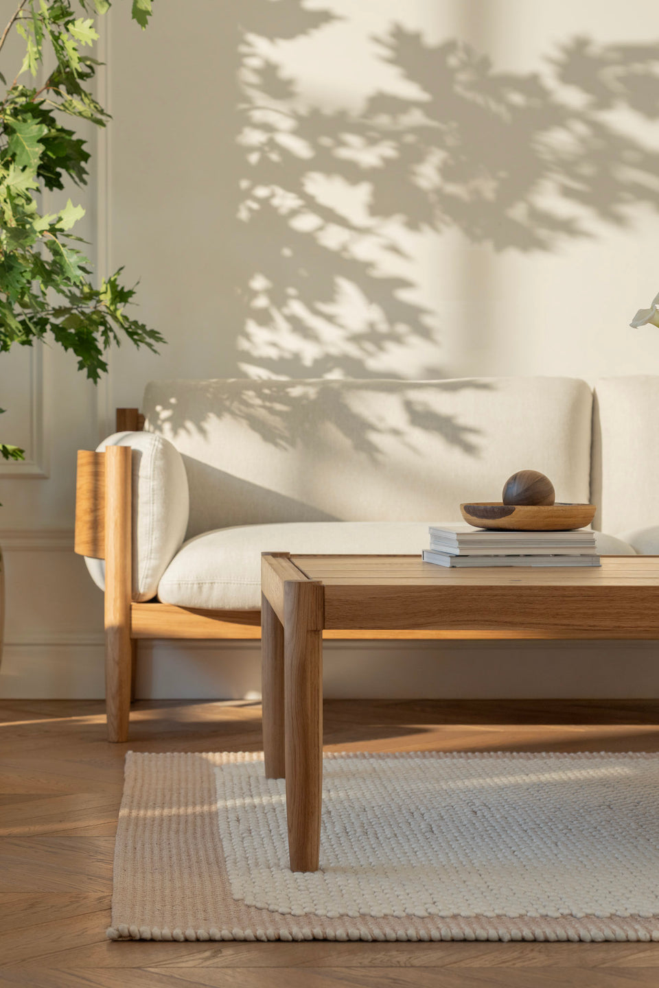 Entworfen für ein harmonisches Zusammenspiel mit der LULU Sofa Kollektion.