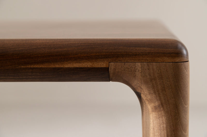 LÜNA S Dining Table