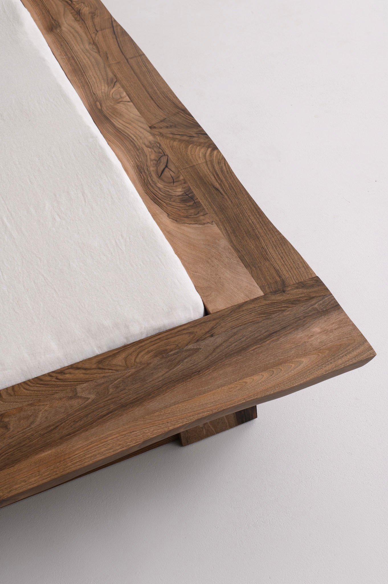 KAATJE | Bedframe image 24