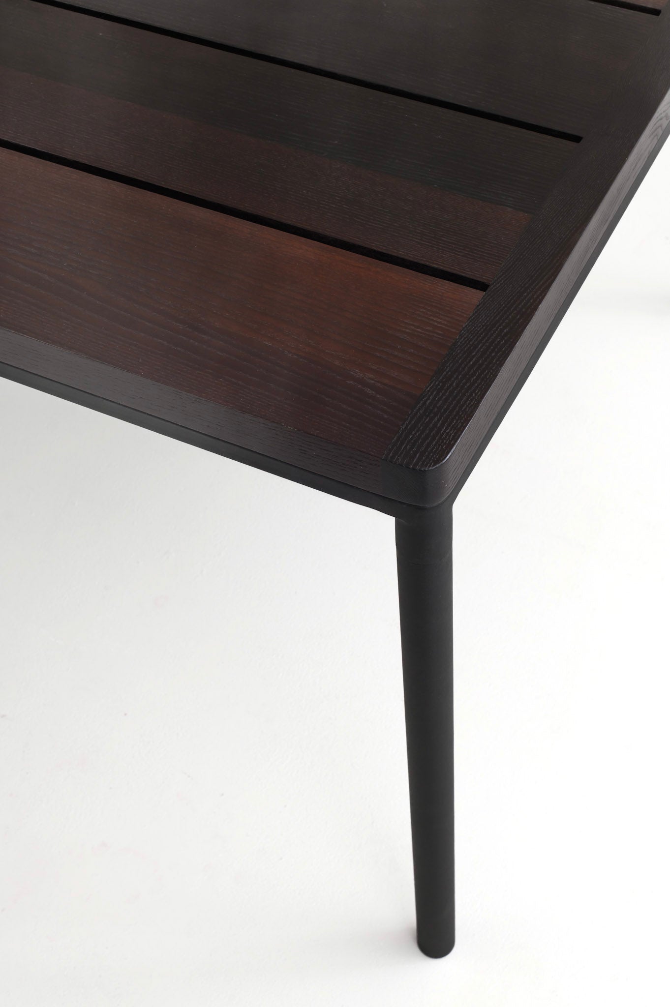 FRANKIE | Buitentafel van gerookt essenhout