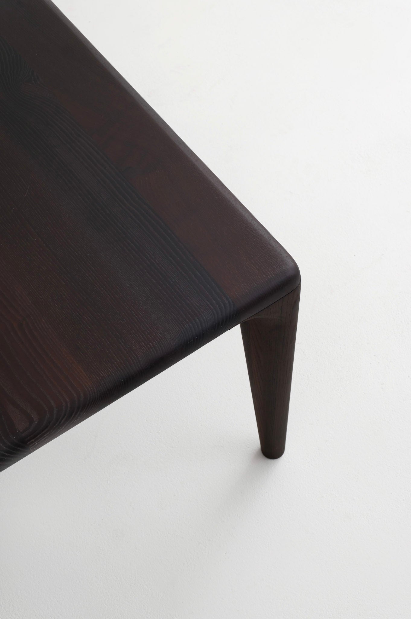 LÜNA | Table basse en frêne fumé