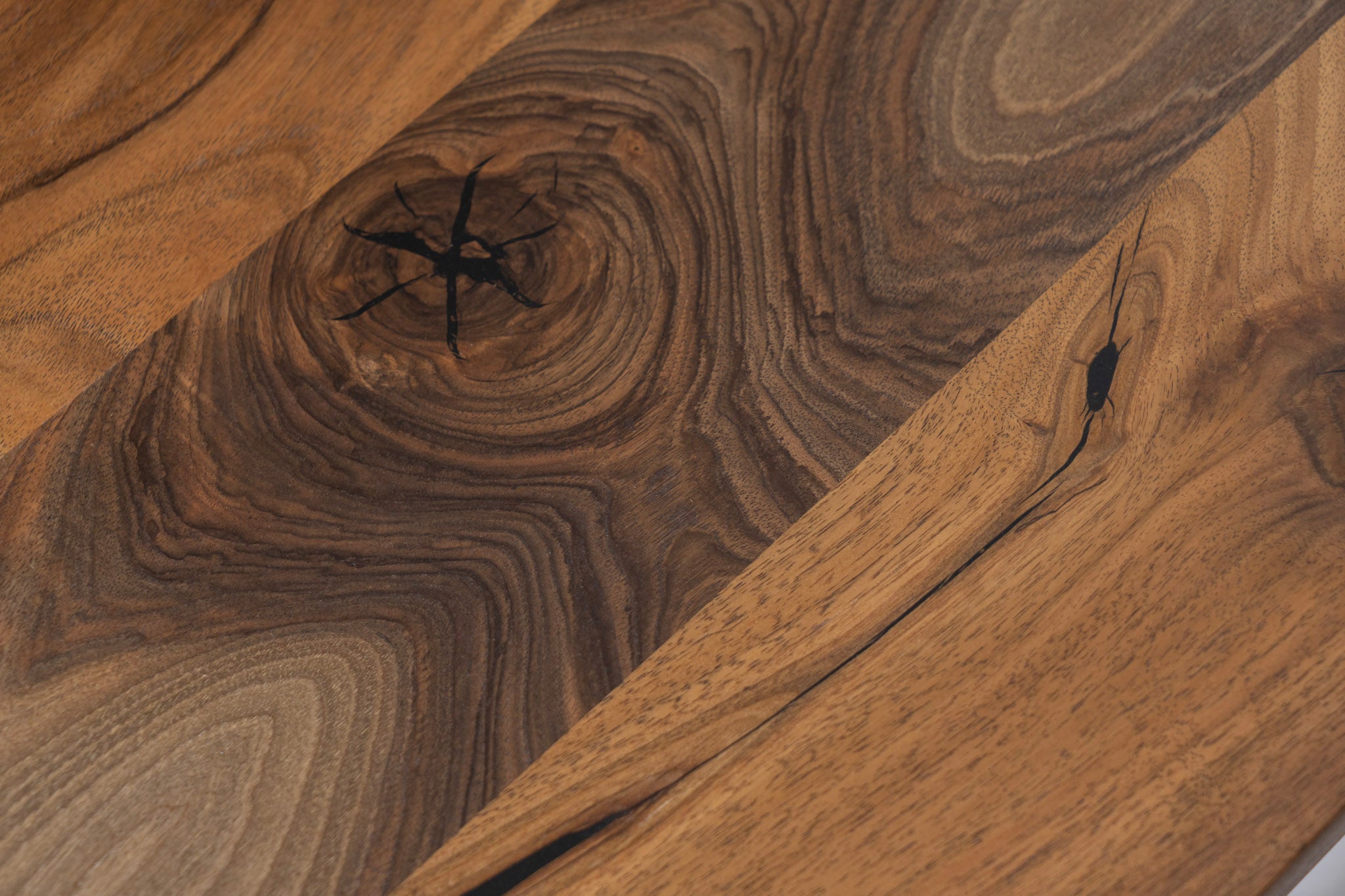 FRANKIE | Walnoothouten eettafel
