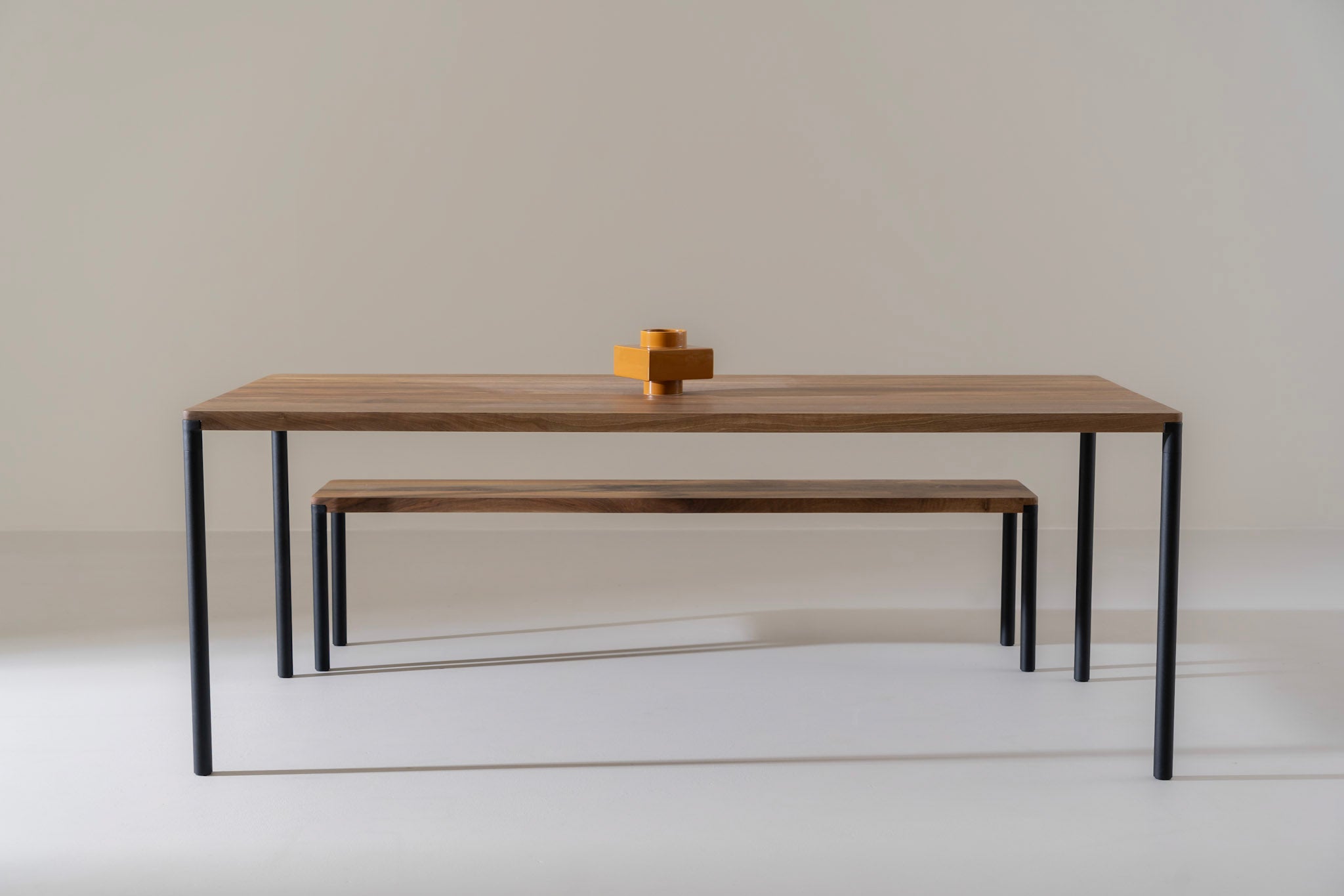 FRANKIE | Walnoothouten eettafel