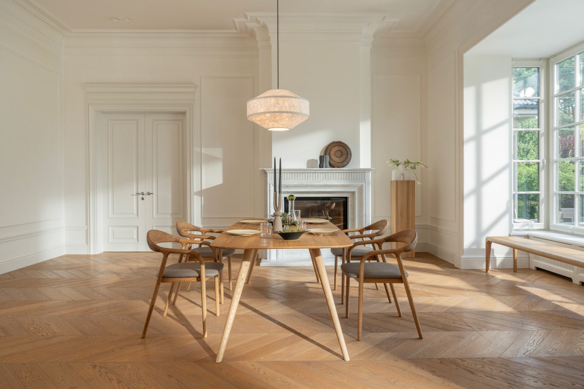 TAVI | Esstisch image 48