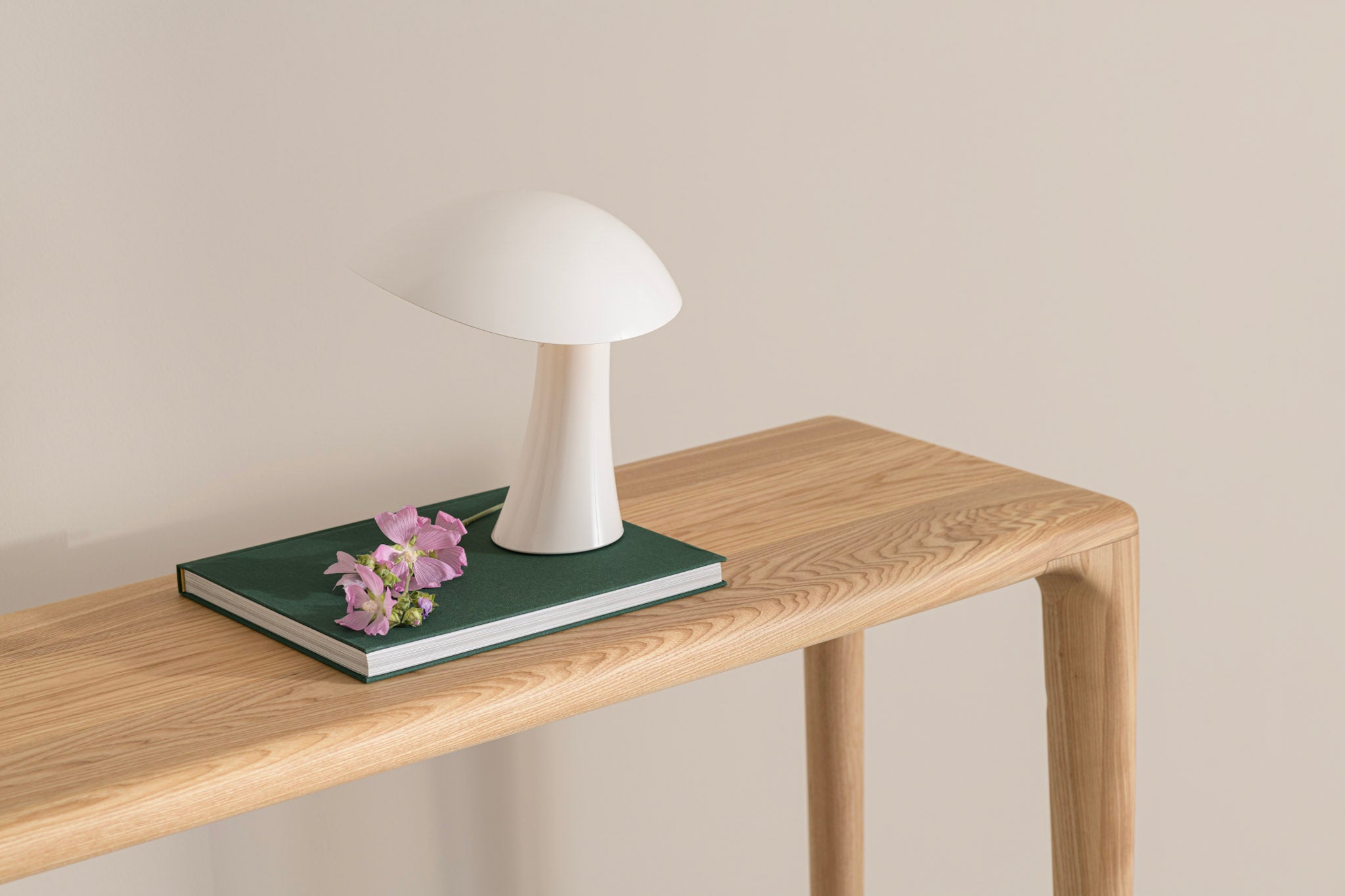 LÜNA Table Console 