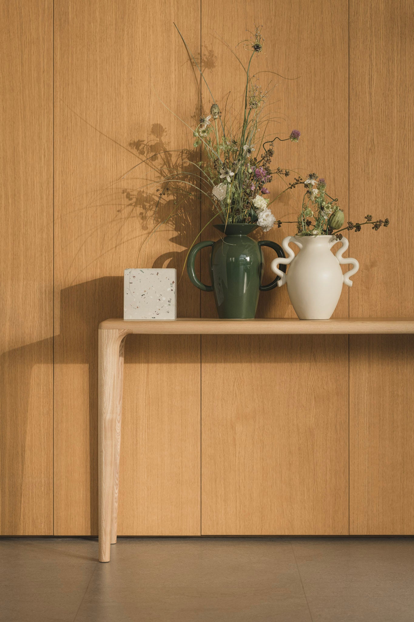 LÜNA Table Console 