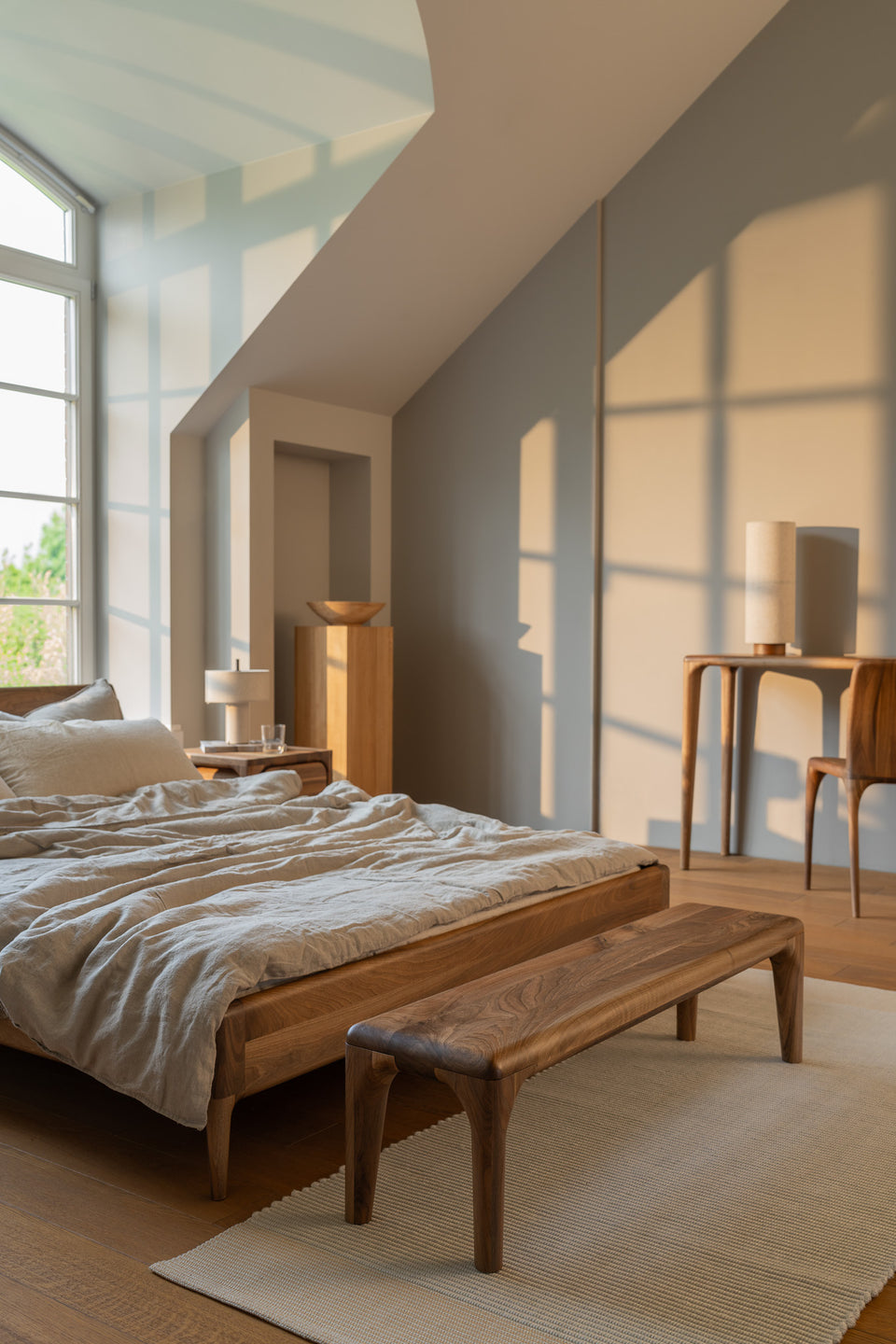 Subtraktives Design mit abgerundeten Kanten und weichen Ecken.