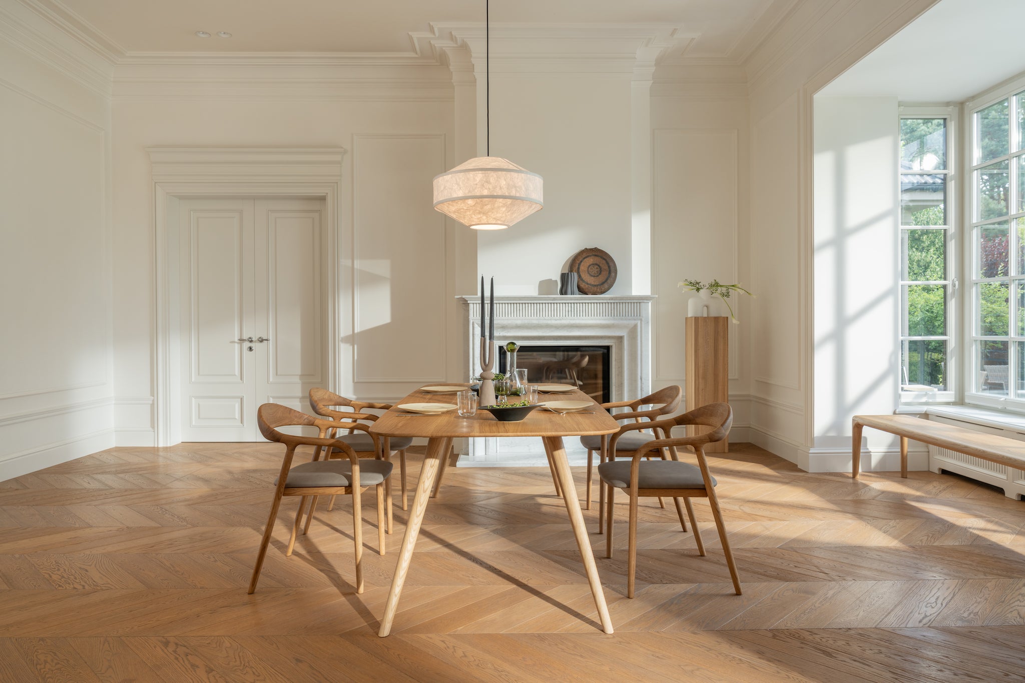 TAVI | Esstisch image 19