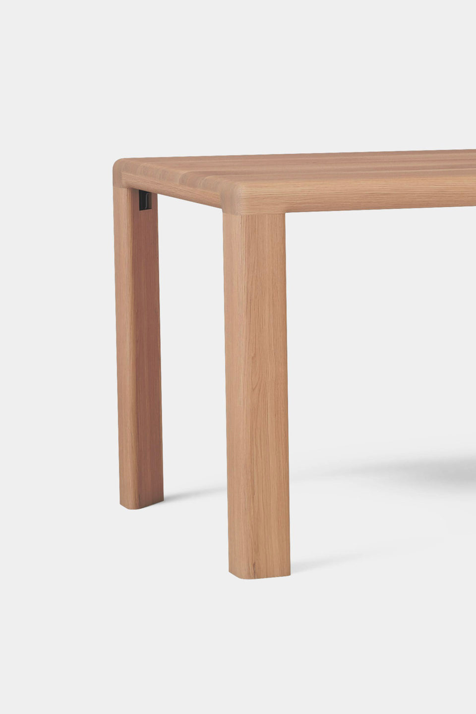 Abgerundete Kanten verleihen der geometrischen Form eine weiche Note.